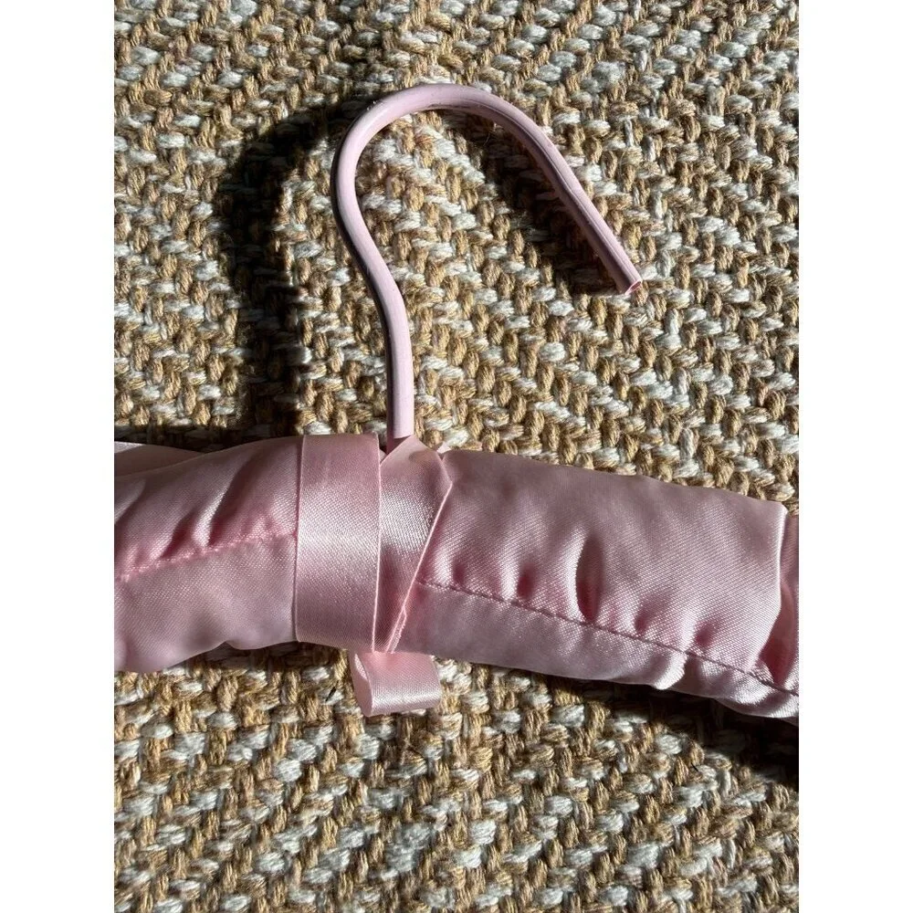 Set a four vintage cloth hangers